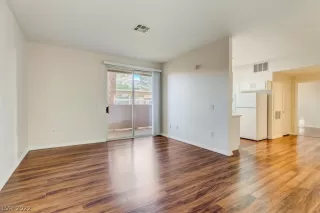 Photo #4: 2449394 Listing