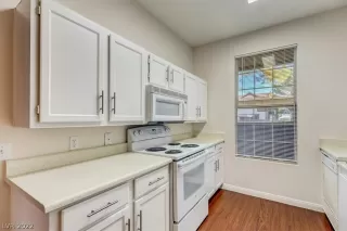 Photo #6: 2449394 Listing