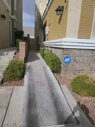 Photo #2: 2449466 Listing