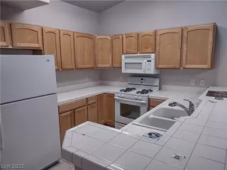 Photo #5: 2449492 Listing 