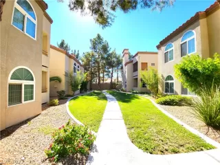 Photo #2: 2449509 Listing