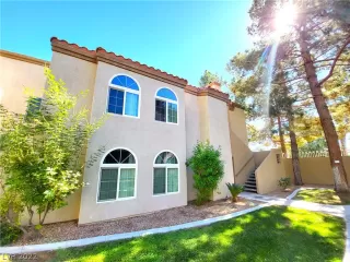 Photo #3: 2449509 Listing