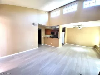 Photo #5: 2449509 Listing