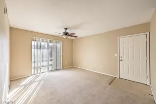 Photo #5: 2449555 Listing