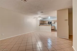 Photo #4: 2449560 Listing