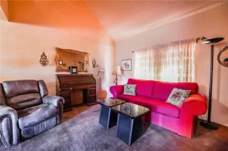 Photo #4: 2449569 Listing