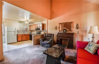 Photo #5: 2449569 Listing