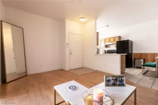 Photo #6: 2449585 Listing