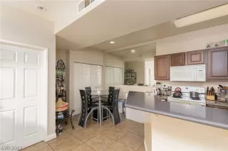 Photo #4: 2449598 Listing 