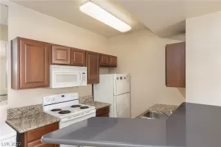 Photo #5: 2449598 Listing 