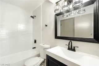 Photo #5: 2449619 Listing