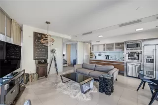 Photo #4: 2449625 Listing