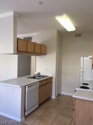 Photo #3: 2449671 Listing 