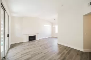 Photo #6: 2449696 Listing