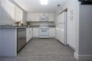 Photo #1: 2449725 Listing