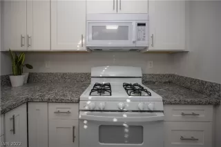 Photo #2: 2449725 Listing