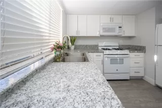 Photo #3: 2449725 Listing