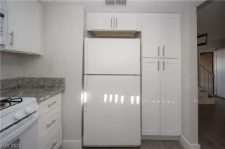 Photo #4: 2449725 Listing