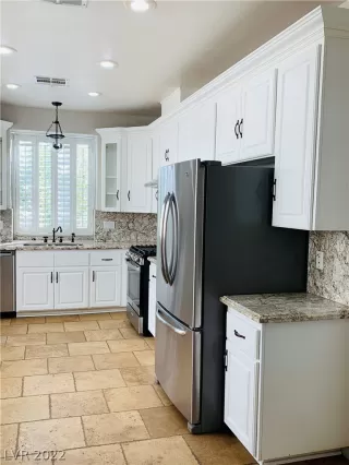 Photo #1: 2449726 Listing 