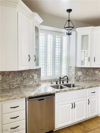 Photo #2: 2449726 Listing 