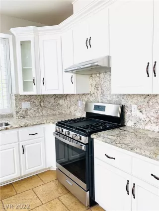 Photo #3: 2449726 Listing 