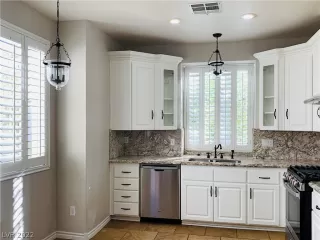 Photo #4: 2449726 Listing 