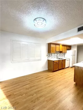 Photo #2: 2449748 Listing