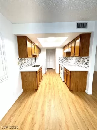 Photo #3: 2449748 Listing