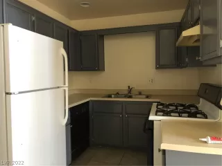 Photo #5: 2449796 Listing 