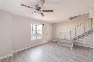 Photo #4: 2449800 Listing