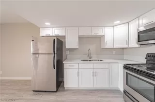 Photo #5: 2449800 Listing