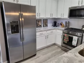 Photo #3: 2449803 Listing 