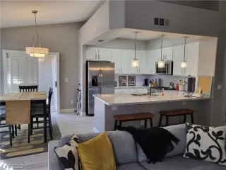 Photo #6: 2449803 Listing 