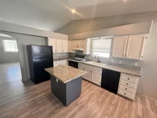 Photo #1: 2449813 Listing 