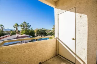 Photo #5: 2449817 Listing 