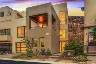 Photo #1: 2449824 Listing