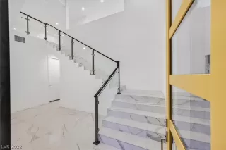 Photo #3: 2449824 Listing