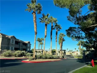 Photo #4: 2449827 Listing