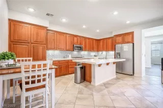 Photo #1: 2449845 Listing