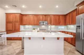 Photo #2: 2449845 Listing