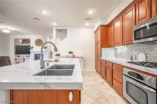 Photo #3: 2449845 Listing