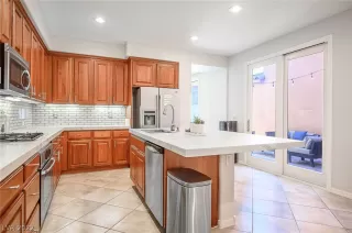 Photo #4: 2449845 Listing