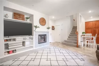 Photo #5: 2449845 Listing