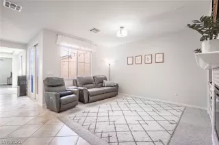 Photo #6: 2449845 Listing