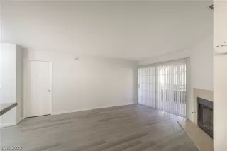 Photo #1: 2449860 Listing 