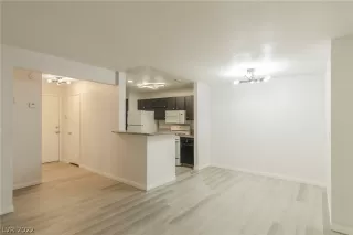 Photo #2: 2449860 Listing 