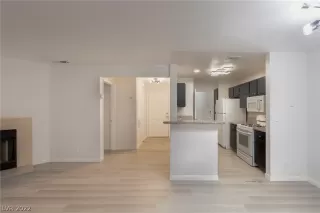 Photo #3: 2449860 Listing 