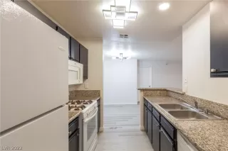 Photo #5: 2449860 Listing 