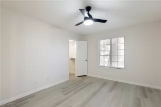 Photo #6: 2449860 Listing 