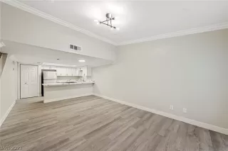 Photo #3: 2449909 Listing